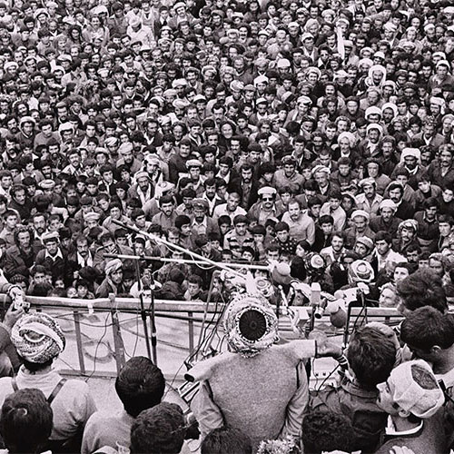 Large crowd in middle east